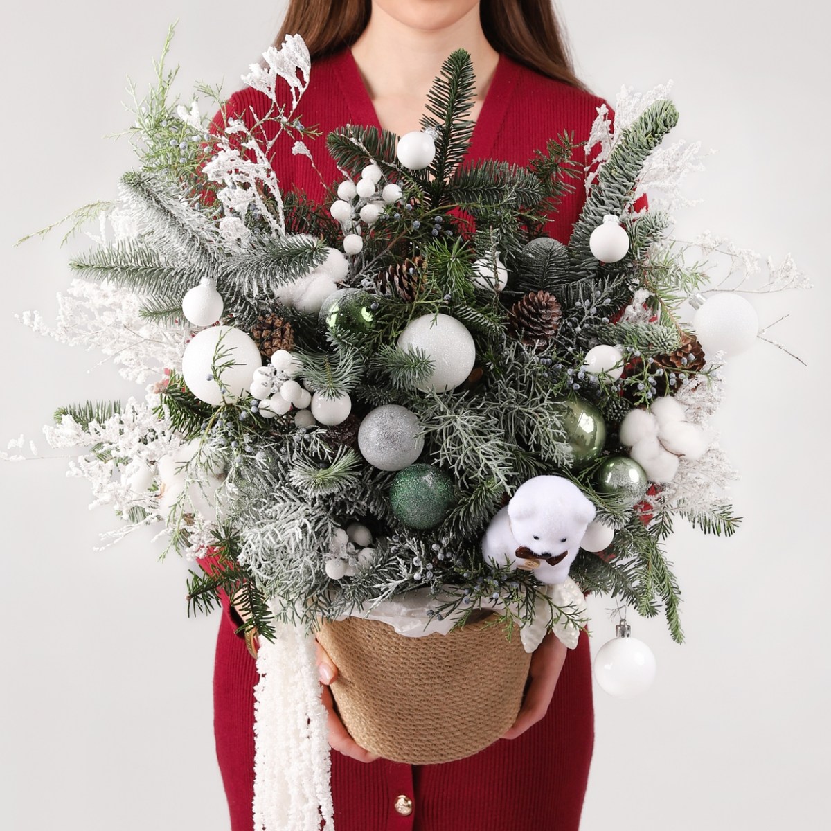 zimnee kashpo s goluboj elyu 1